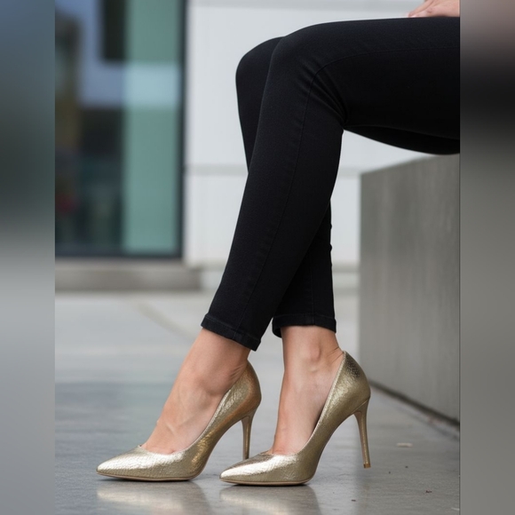 Michael Kors Gold Heels. Runway Collection. Made In Italy! $2,000.00 Shoes!! - Picture 1 of 11